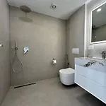 Essentia Тирана