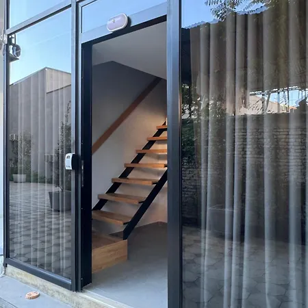 Essentia شقة تيرانا